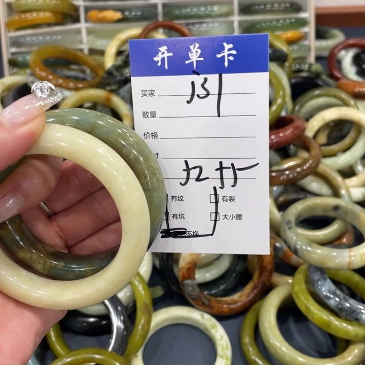 蛇纹石玉未镶嵌手镯