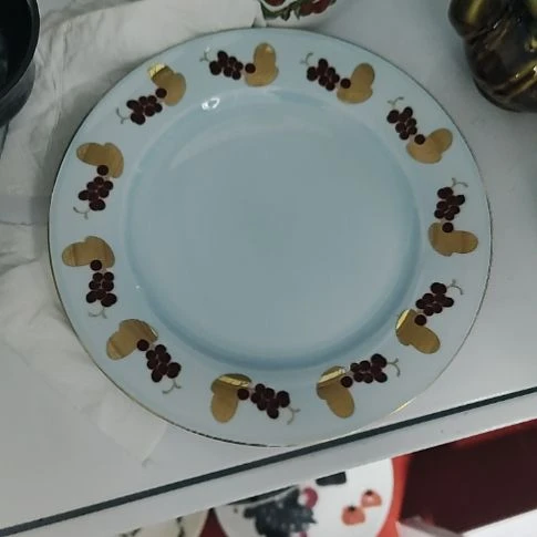 瓷片瓷片，各种摆件，均有瑕疵。沙锅！