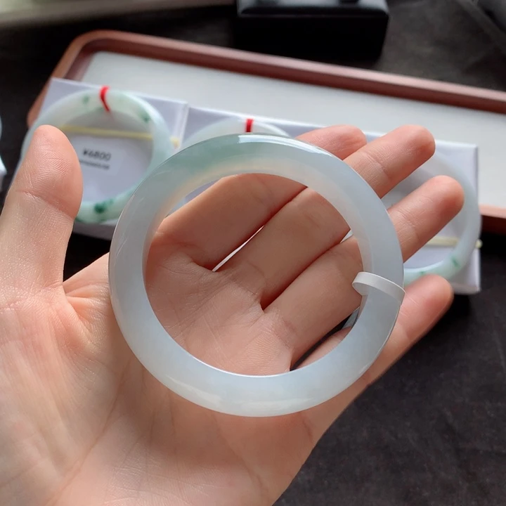 翡翠手镯未镶嵌手镯