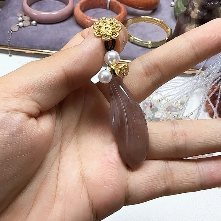 石英质玉未镶嵌颈饰