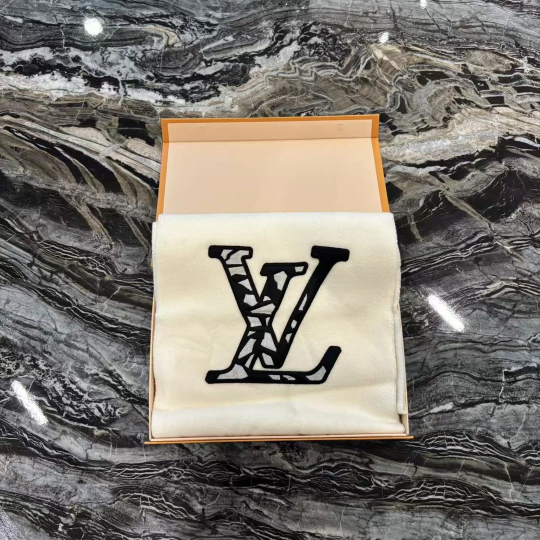 未使用 LouisVuitton/路易威登 lvlogo白色羊绒围巾/全新全套