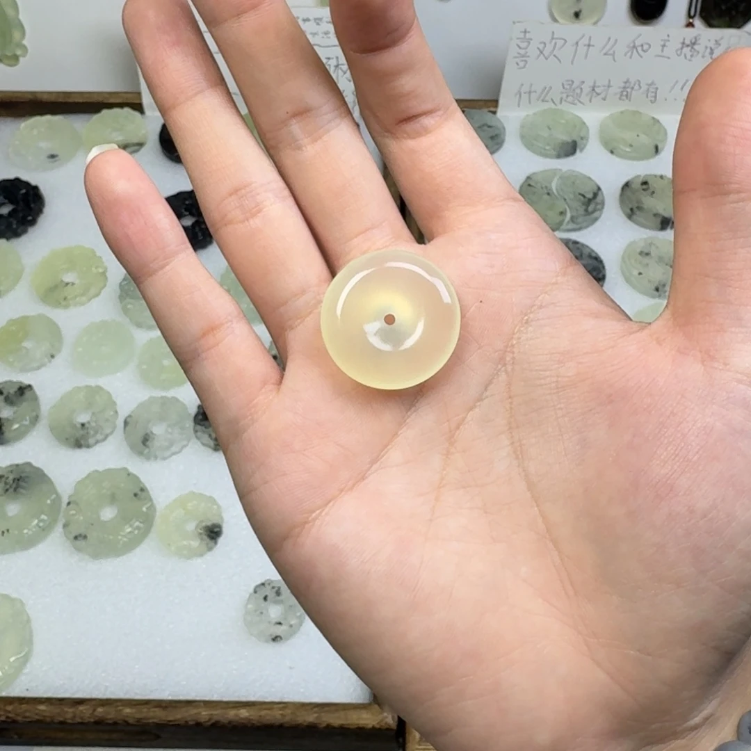z***x蛇纹石玉未镶嵌吊坠