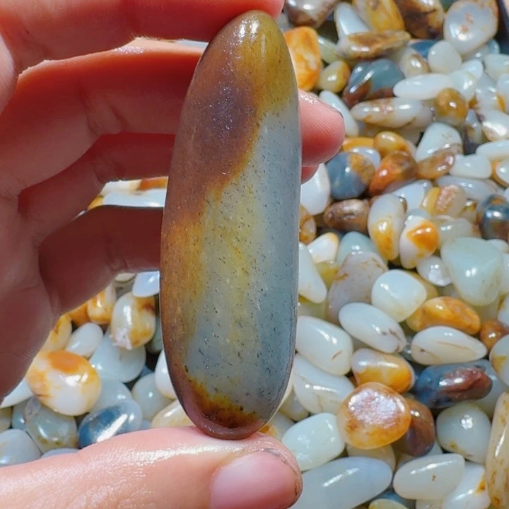 和田玉未镶嵌颈饰36.8克