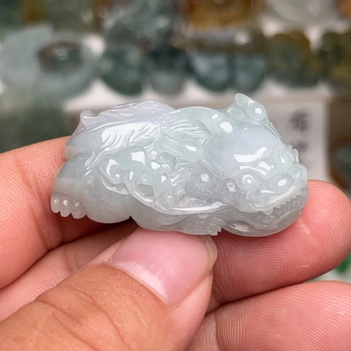 翡翠未镶嵌颈饰貔貅
