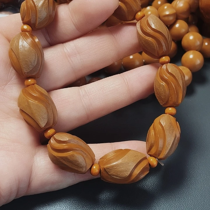 扭转乾坤，橄榄核雕工艺