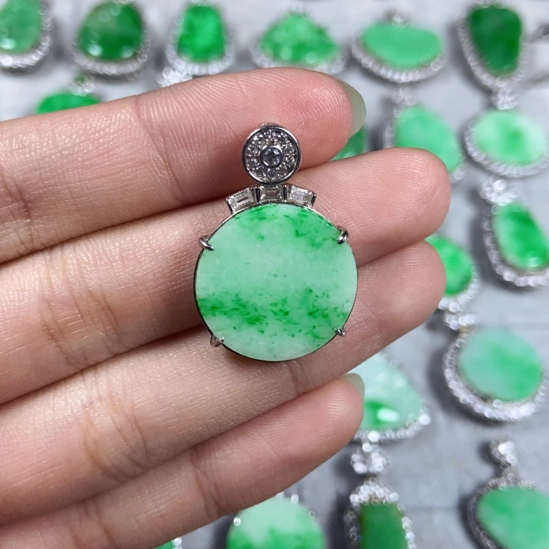 颈饰未镶嵌翡翠圆