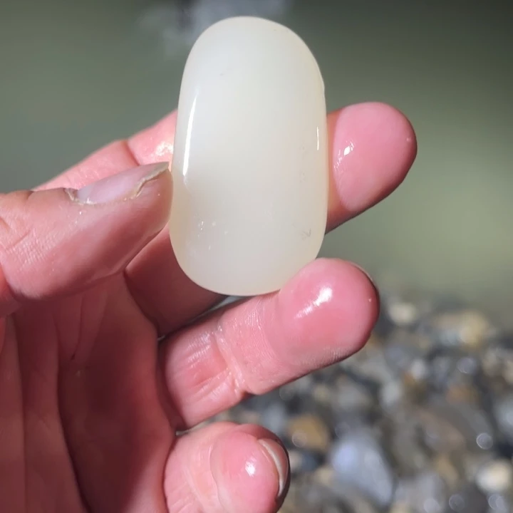 和田玉（糖玉）未镶嵌珠宝奇石