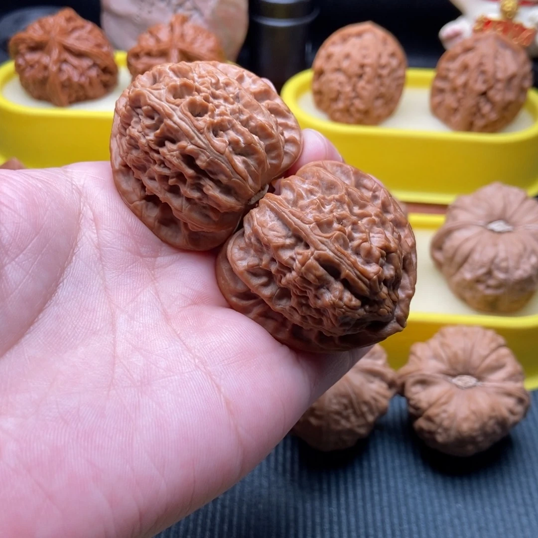 锦***鲤吊坠文玩核桃全品三角白