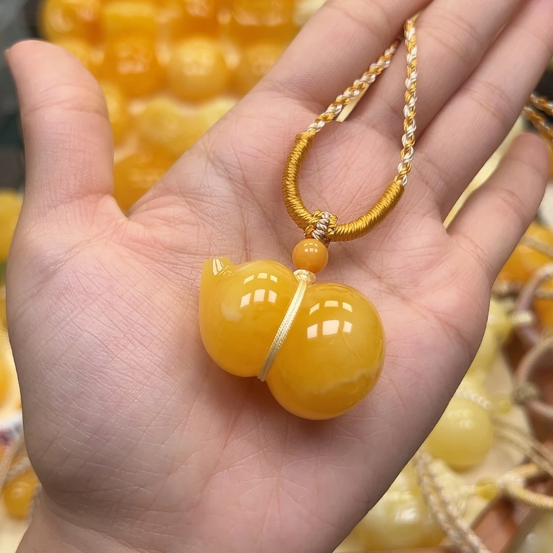琥珀未镶嵌颈饰蜜蜡