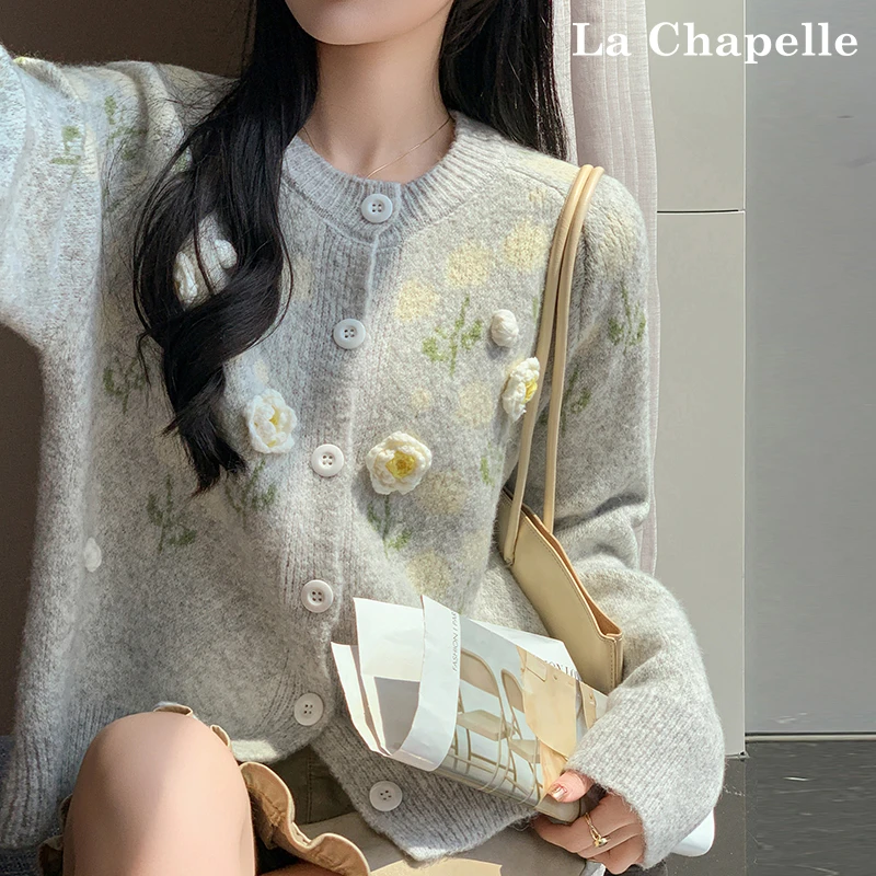 拉夏贝尔设计感立体玫瑰花圆领针织开衫女秋冬高级感勾花毛衣外套