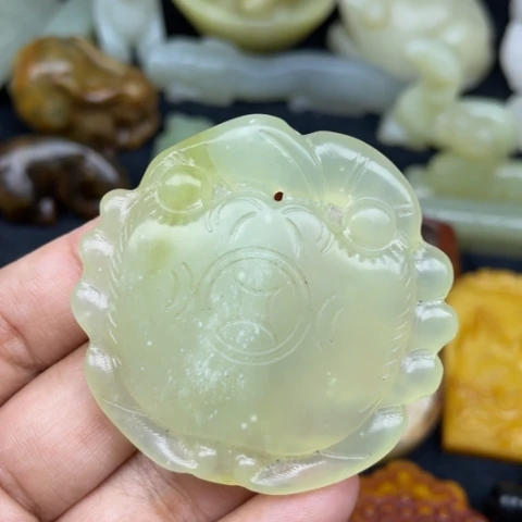 未镶嵌蛇纹石玉颈饰69