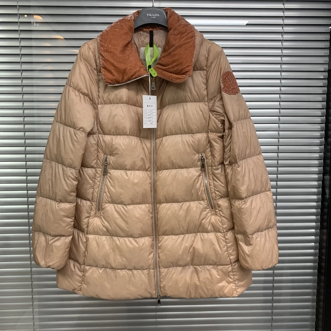 99新 MONCLER 淡粉色羽绒服/2码/C01169