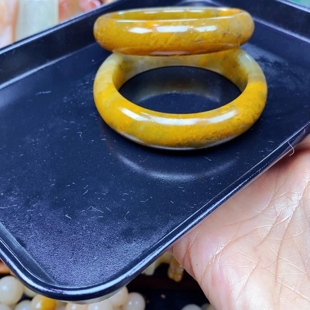 石英质玉（黄龙玉）未镶嵌颈饰