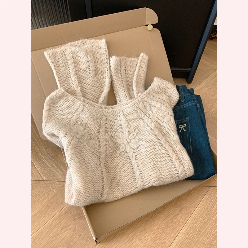 米杏色镂空立体花朵长袖套头针织衫女士韩系2025早秋流行穿搭上衣