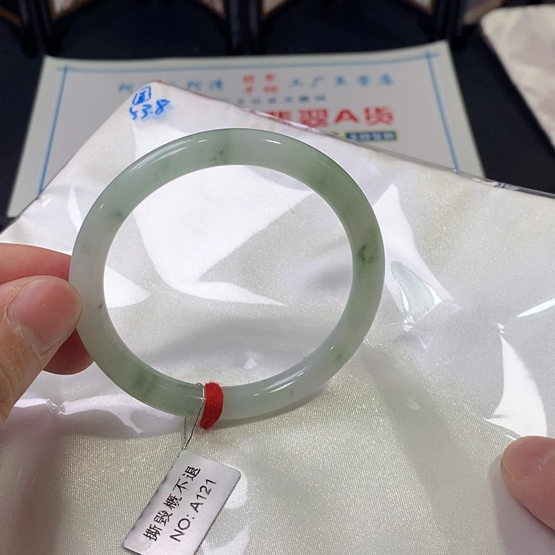 翡翠未镶嵌手镯（圆镯）