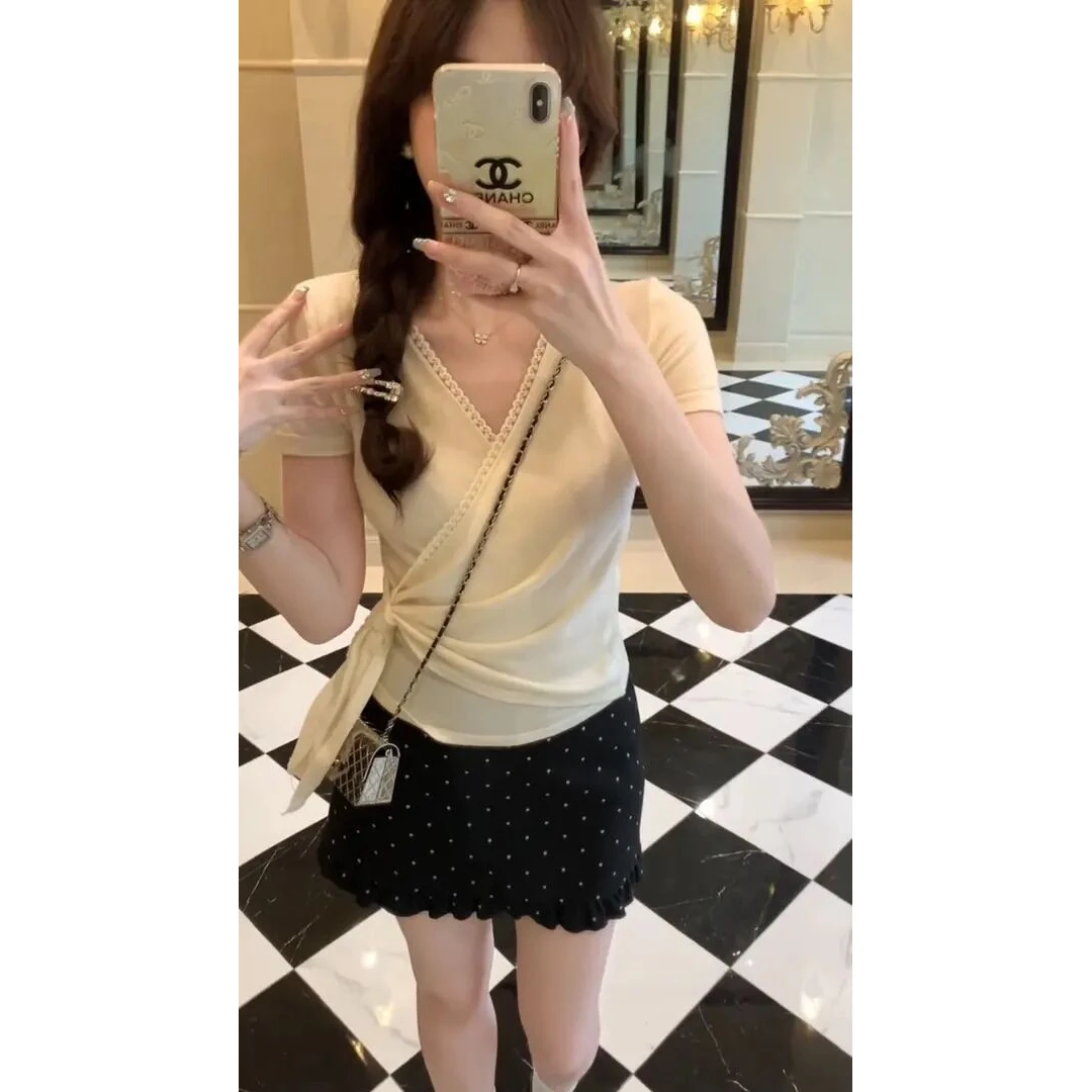 法式温柔风气质交叉V领T恤女夏季小众短裙设计感绑带收腰显瘦上衣