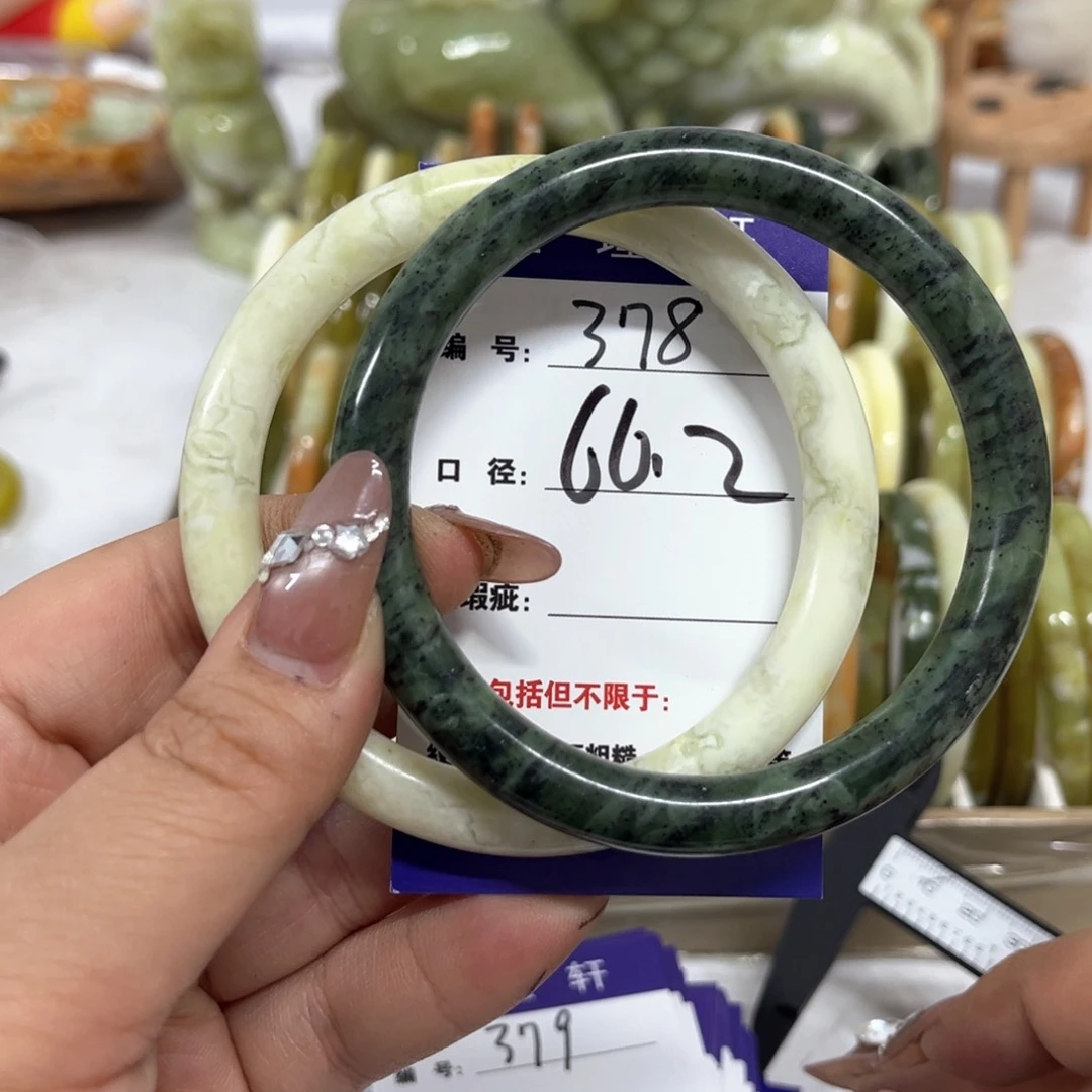 蛇纹石玉手镯未镶嵌