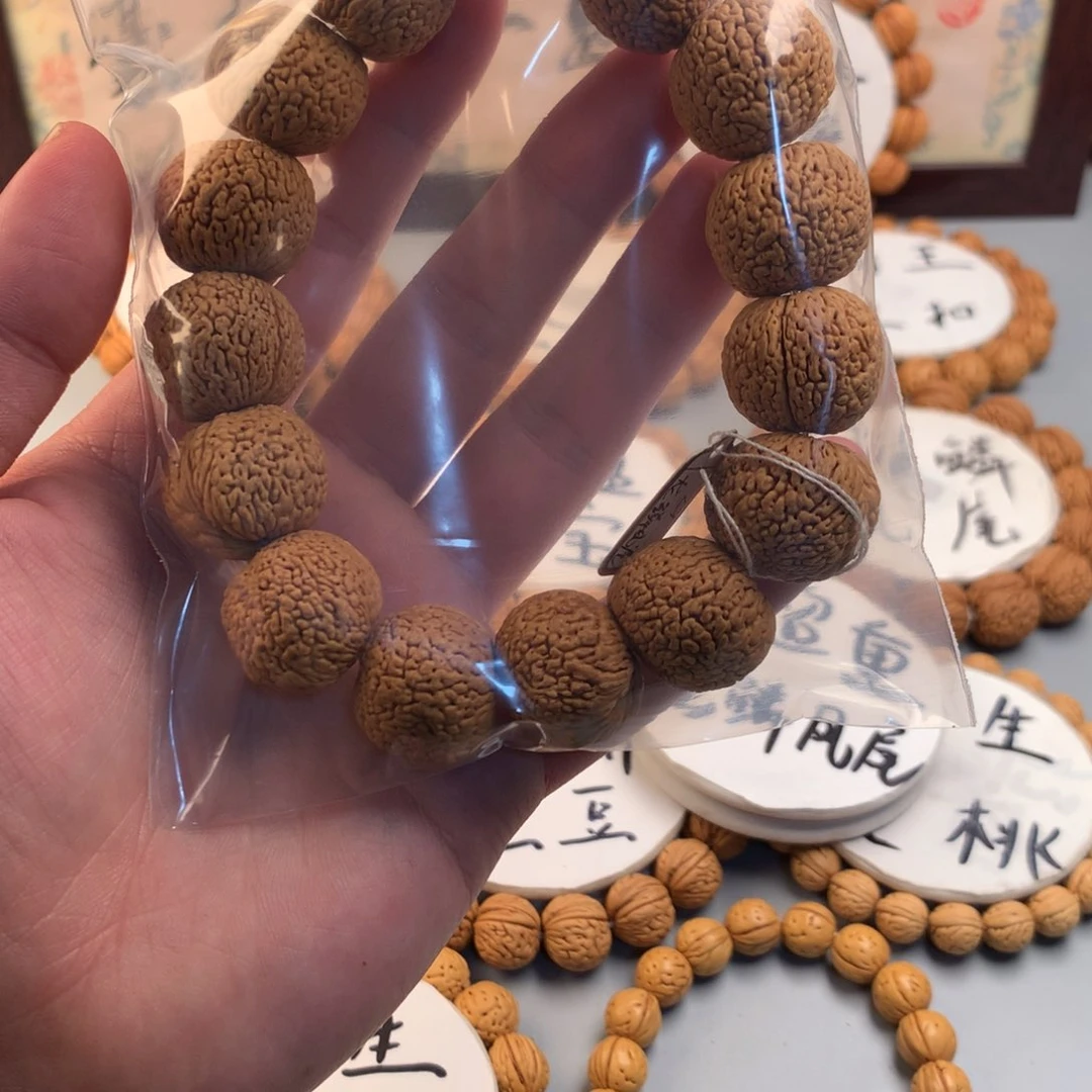 桃核手串语**，龙鳞凤尾
