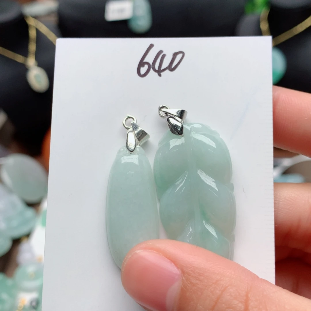 翡翠颈饰合金吊坠