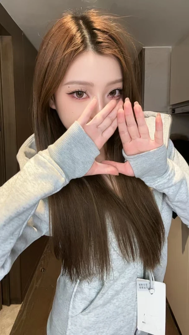 2025年超级好看的修身卫衣多巴胺