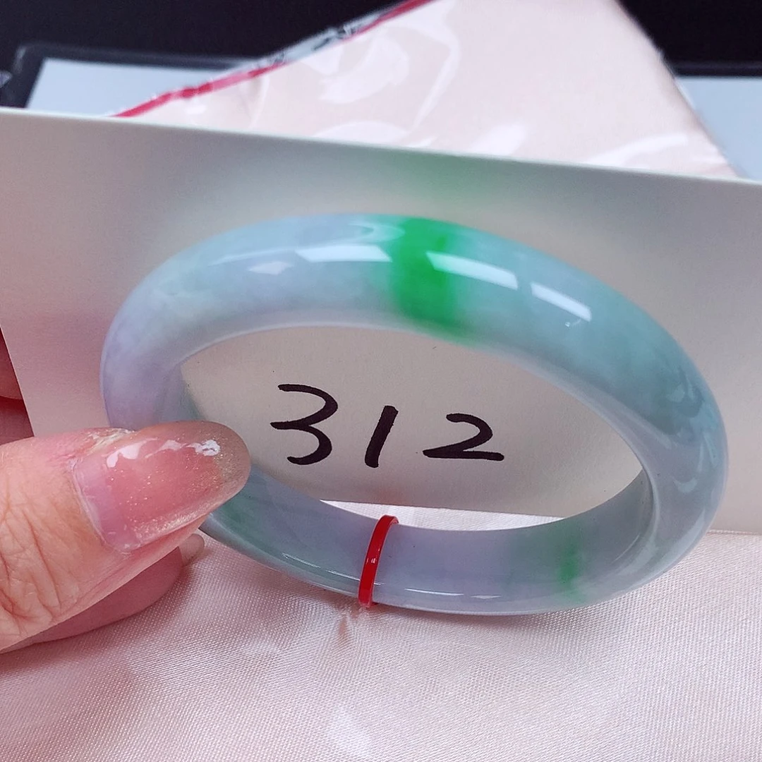 翡翠手镯未镶嵌翡翠