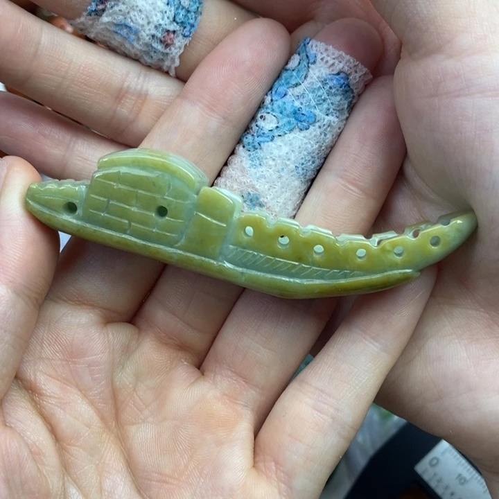 颈饰未镶嵌翡翠摆件