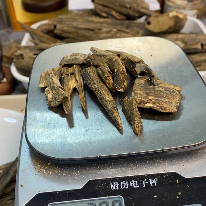 沉香碎屑沉香原材料