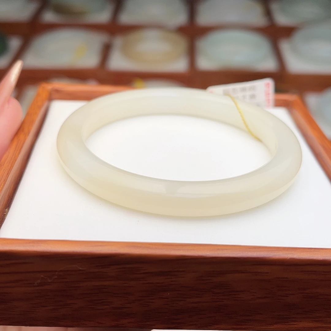 和田玉未镶嵌手镯57