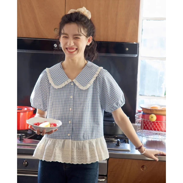 大码2025夏新款格子花边法式衬衫女文艺娃娃领显瘦遮肚子上衣8218