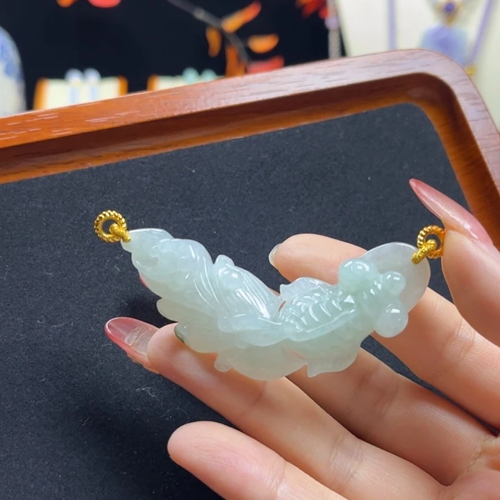 翡翠未镶嵌颈饰锦鲤