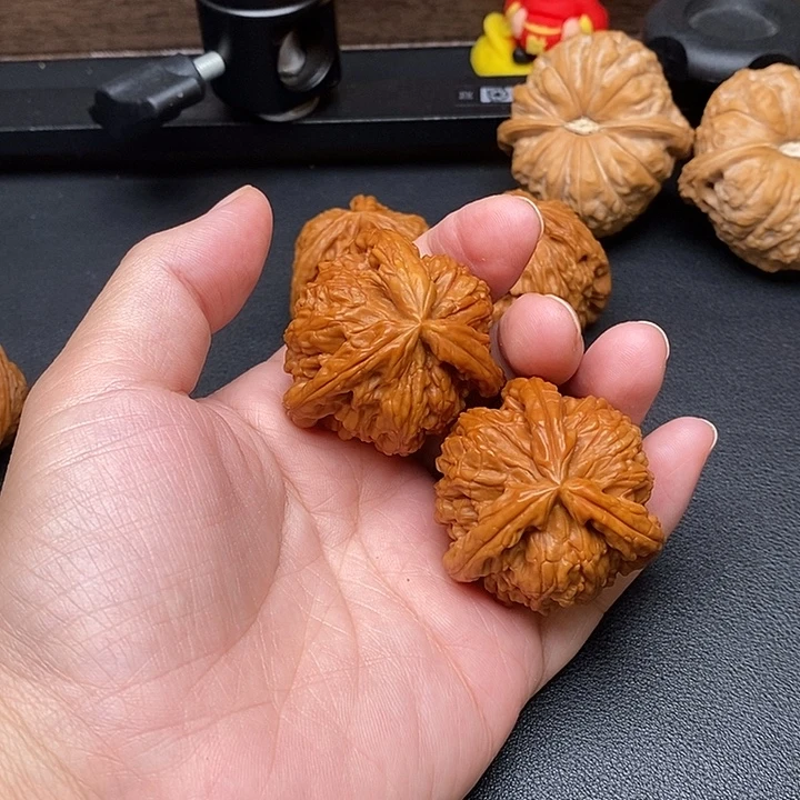 一***）把件文玩核桃白奔