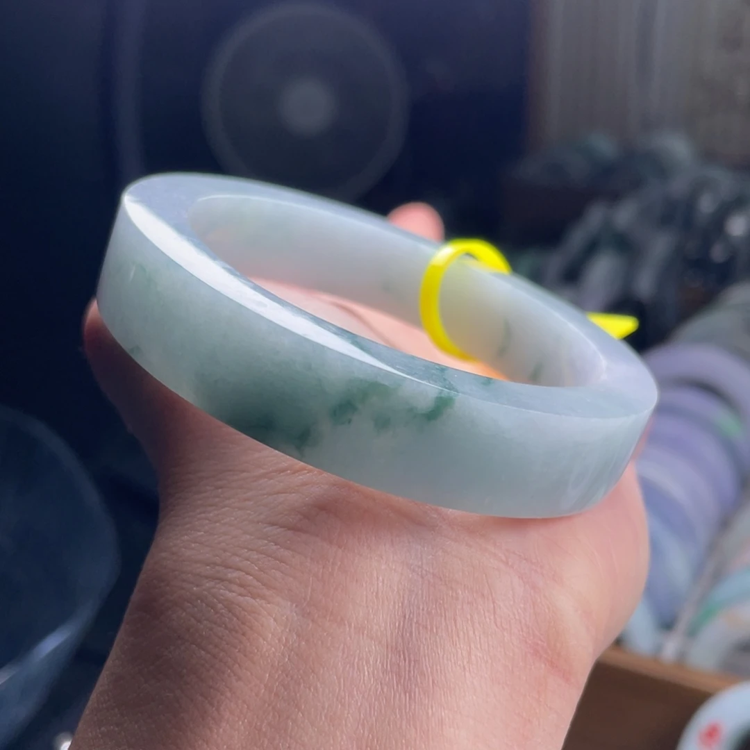 定制翡翠未镶嵌翡翠手镯
