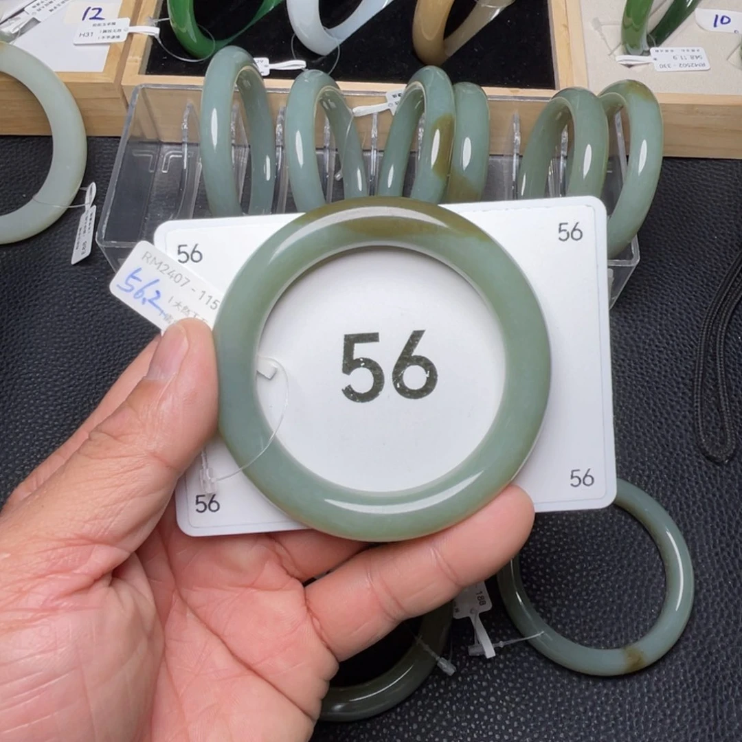 和田玉手镯未镶嵌a*调