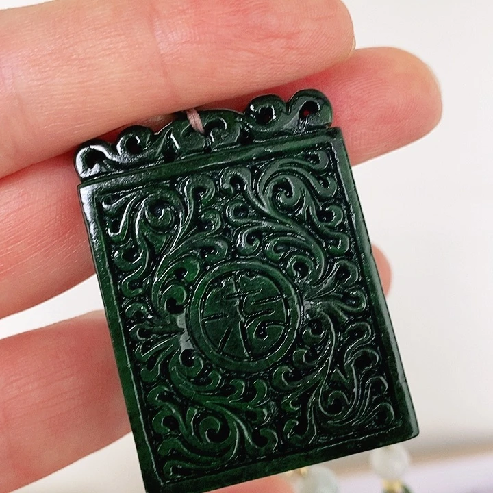 翡翠未镶嵌颈饰挂件