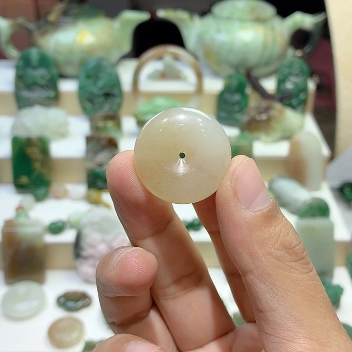 独山玉未镶嵌颈饰