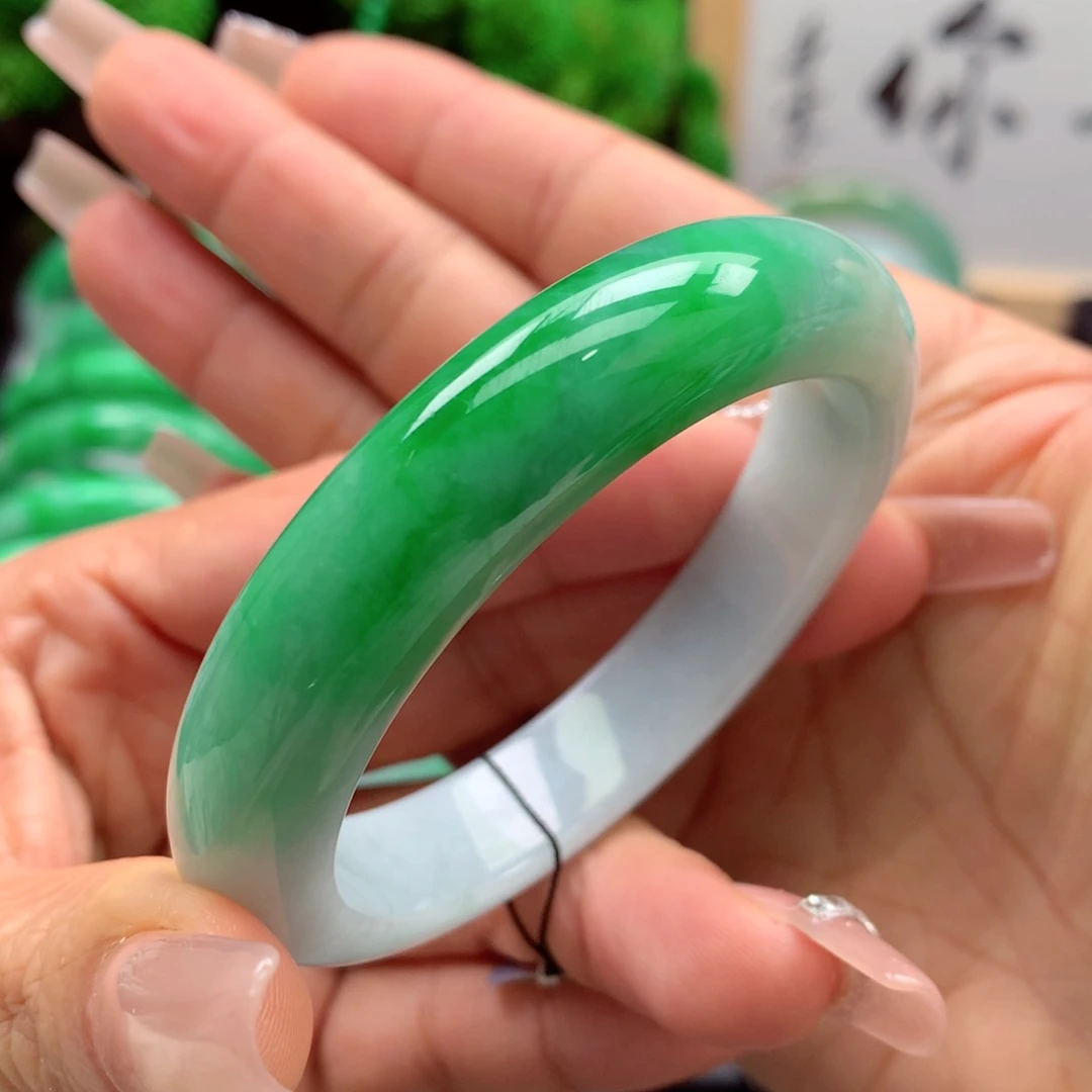 未镶嵌手镯翡翠缅甸