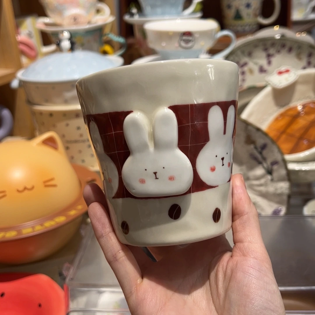 景德镇白兔手握杯