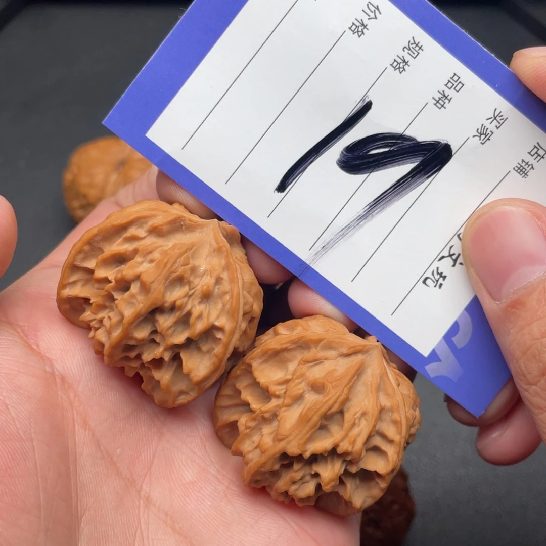 文玩核桃把件M****长七山三棱38