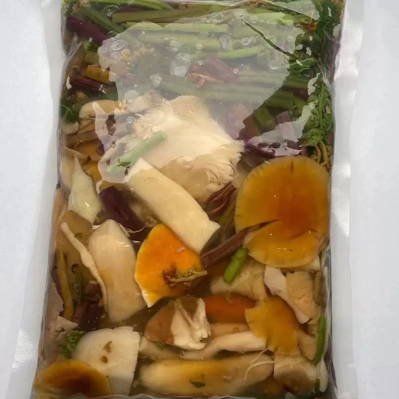 东北特色山珍森林小炒山野菜加蘑菇美味佳肴