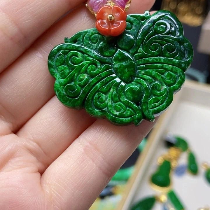 翡翠未镶嵌颈饰吊坠