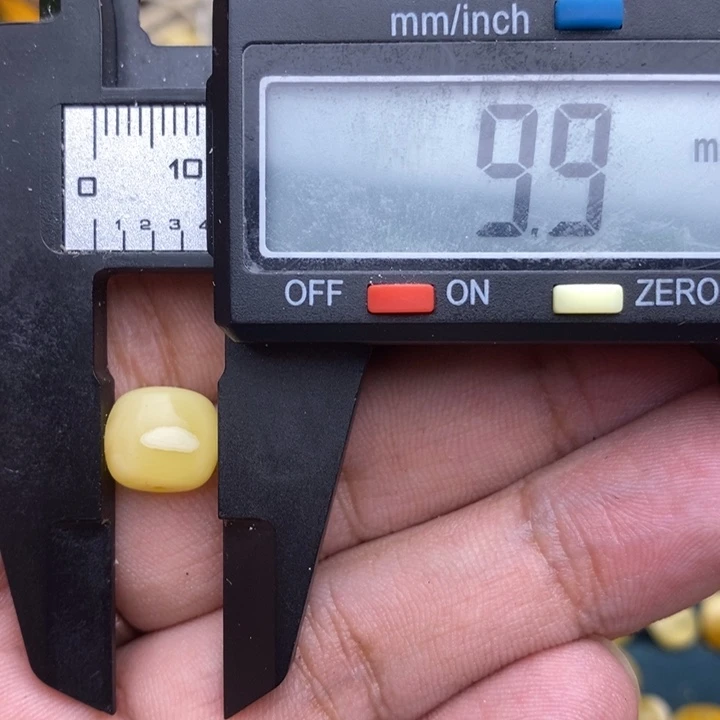 琥珀未镶嵌裸石5号9.9*8.5微微瑕
