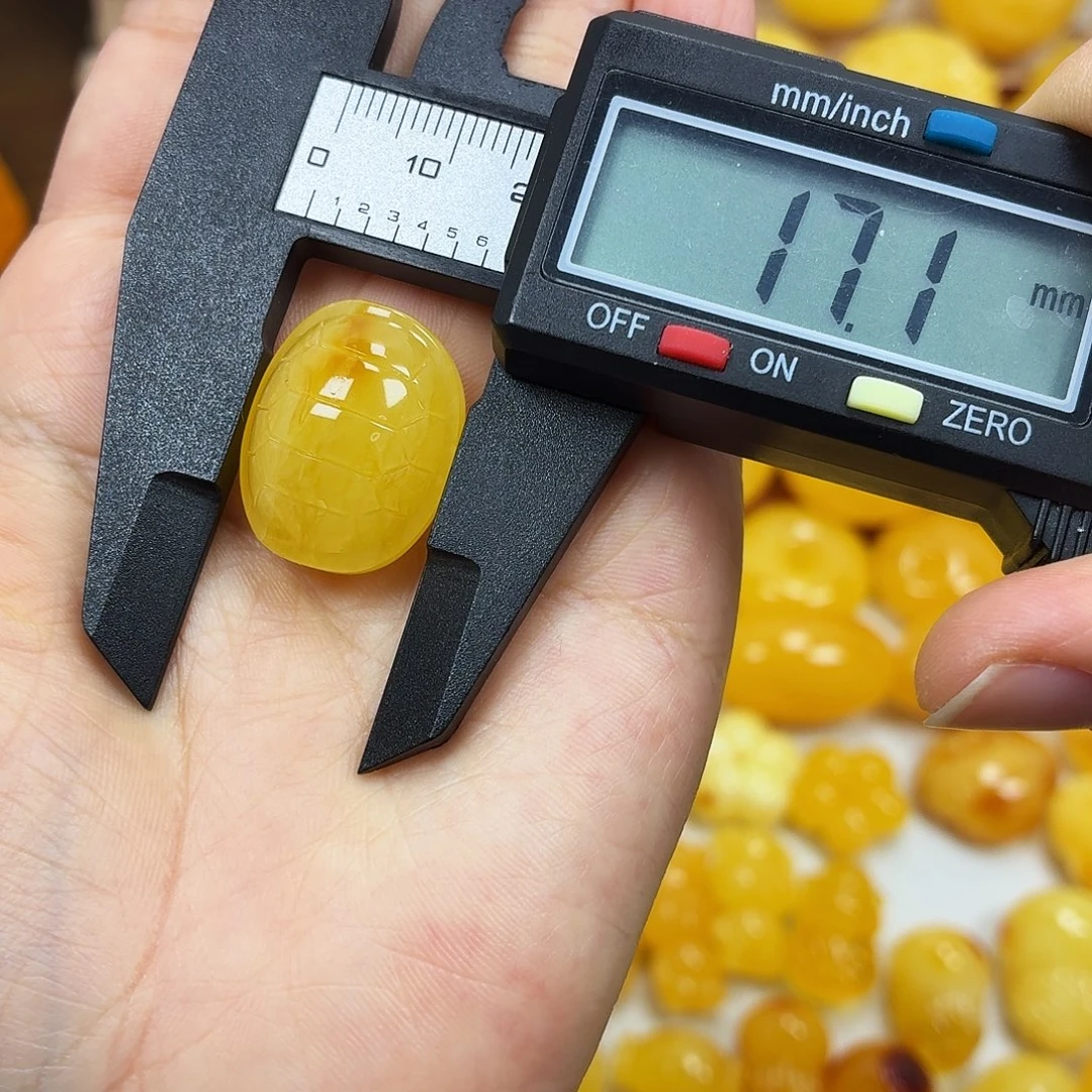 蜜蜡未镶嵌颈饰焦皮浓蜡妖花富甲