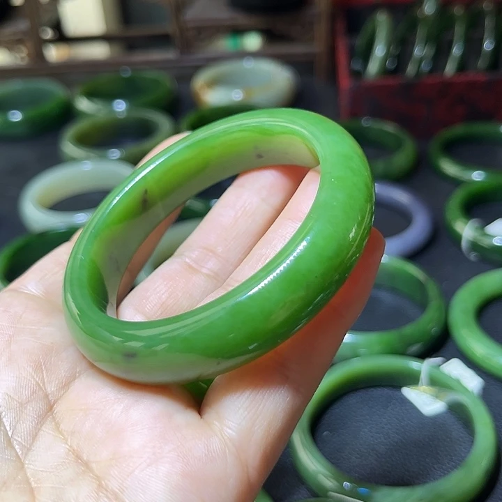 和田玉（碧玉）未镶嵌手镯