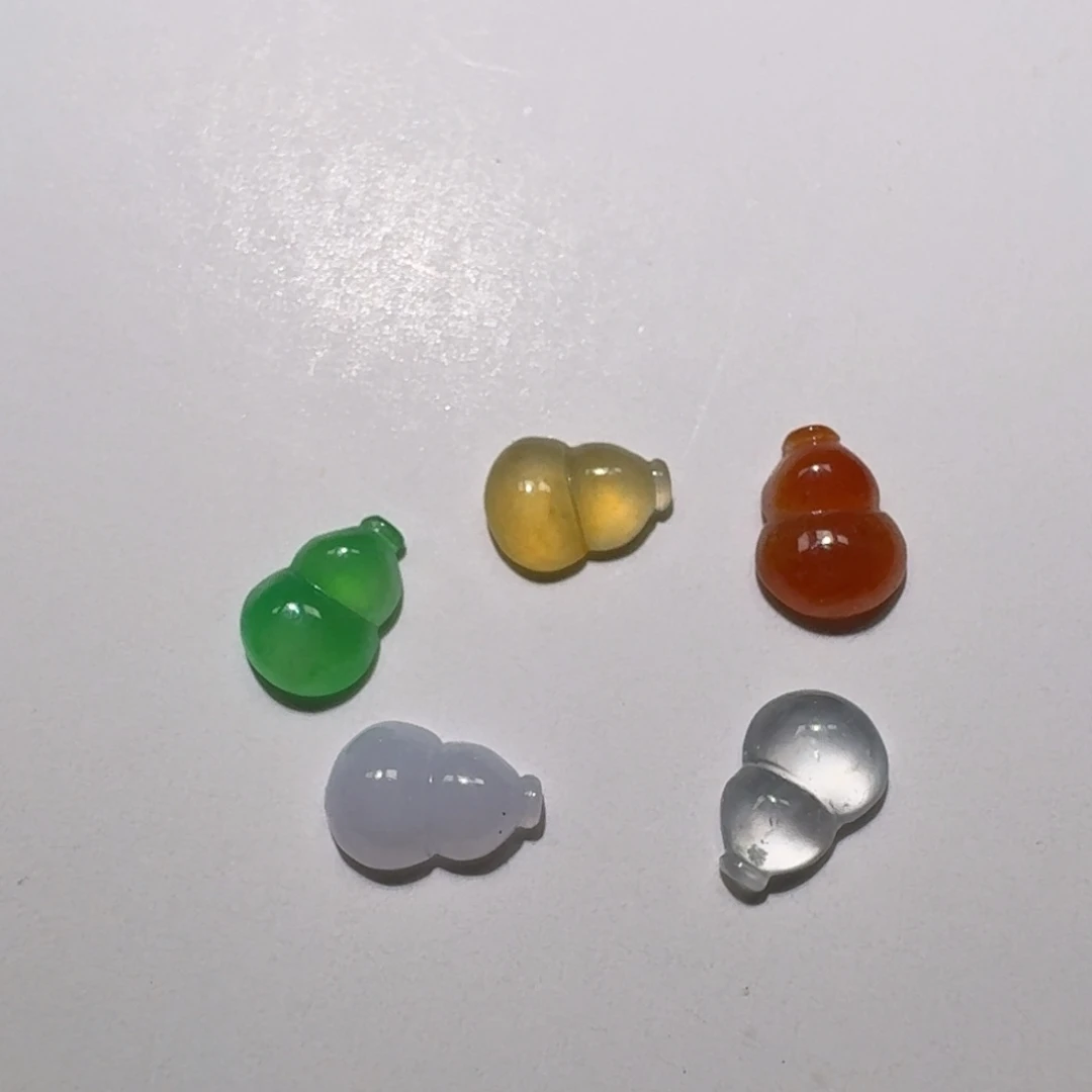 翡翠未镶嵌颈饰葫芦