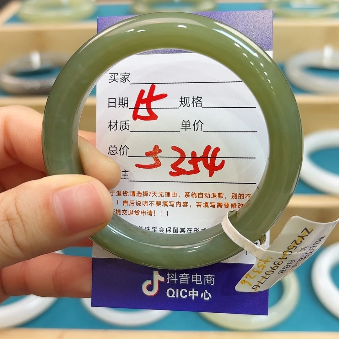 和田玉未镶嵌手镯