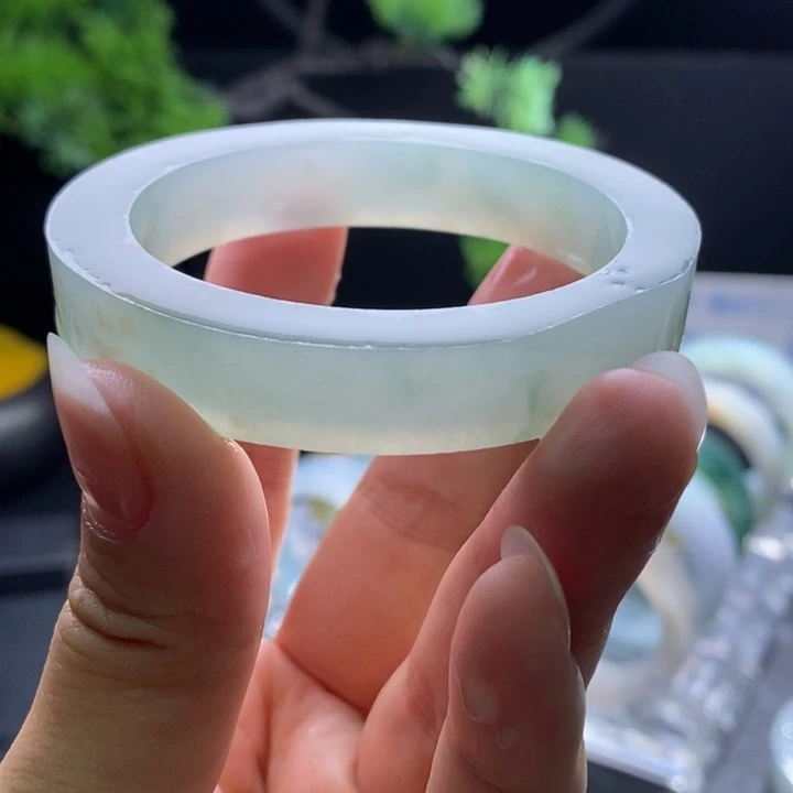 定制翡翠未镶嵌翡翠手镯