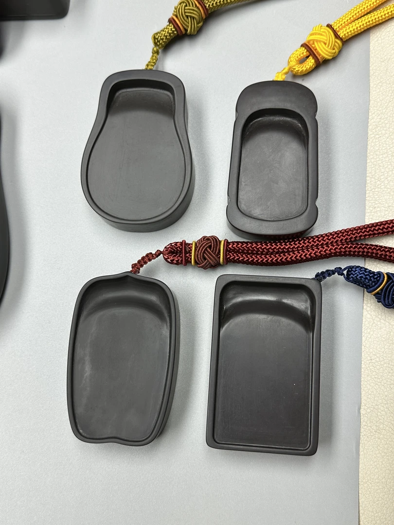 玉黛石小砚台，带绳可把玩