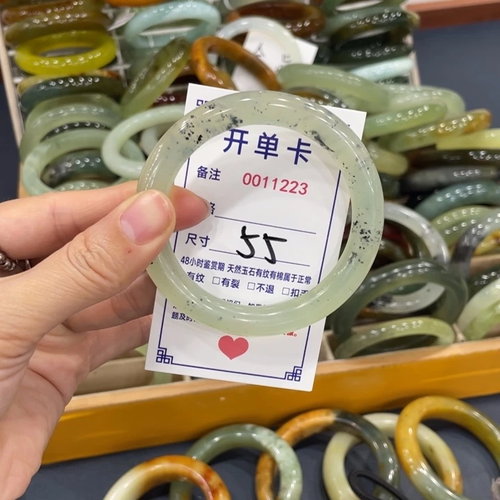 a***月蛇纹石玉未镶嵌手镯