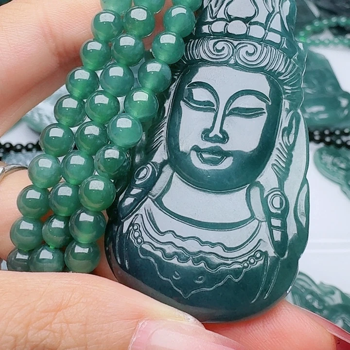 翡翠未镶嵌颈饰多样性发其一