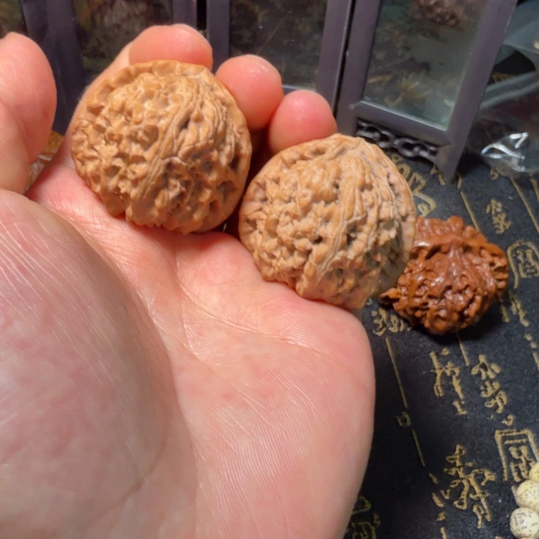 文玩核桃吊坠三角白39